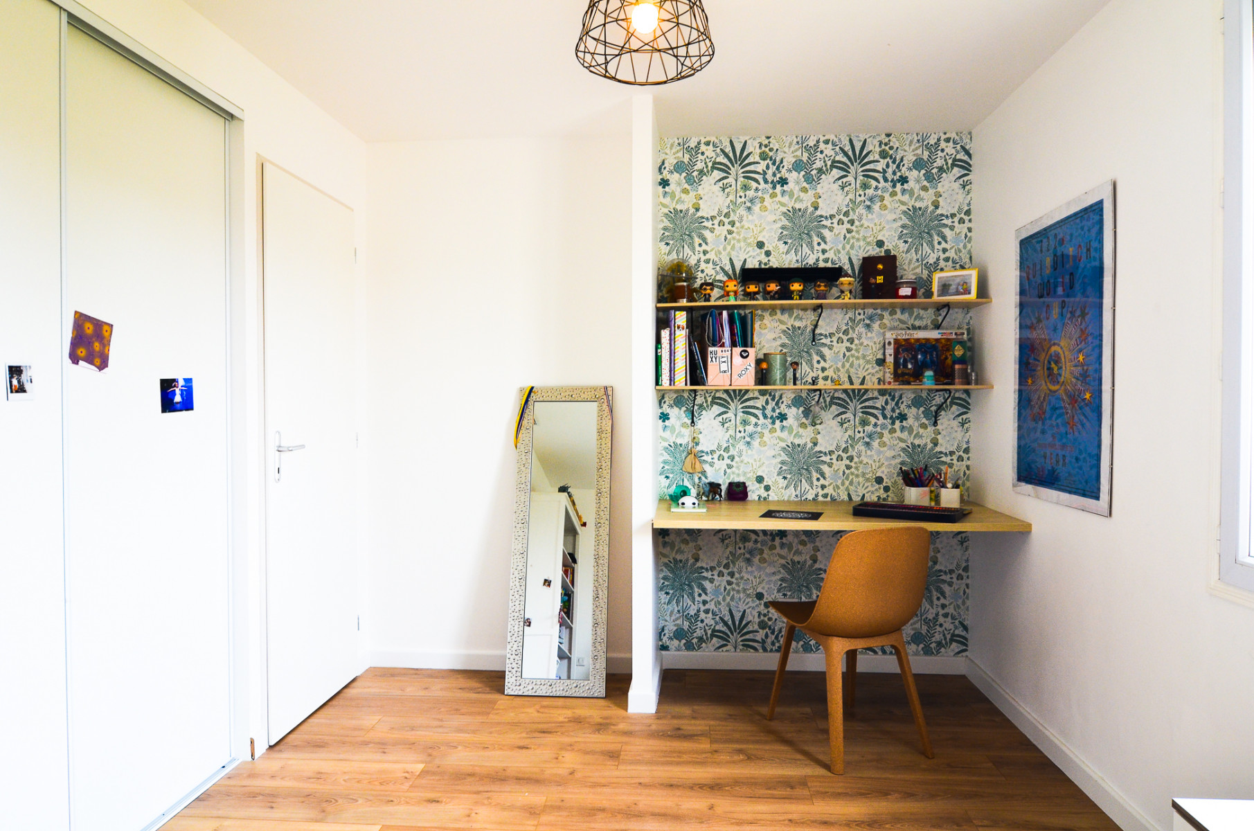chambre avec bureau